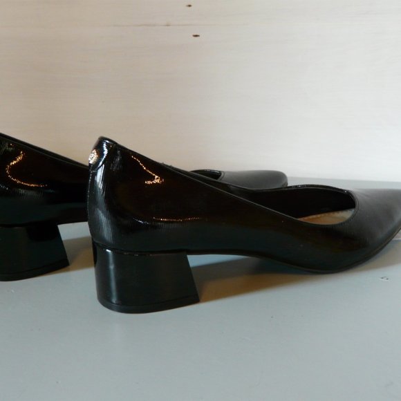 New Anne Klein Leather Pumps - Picture 4 of 9